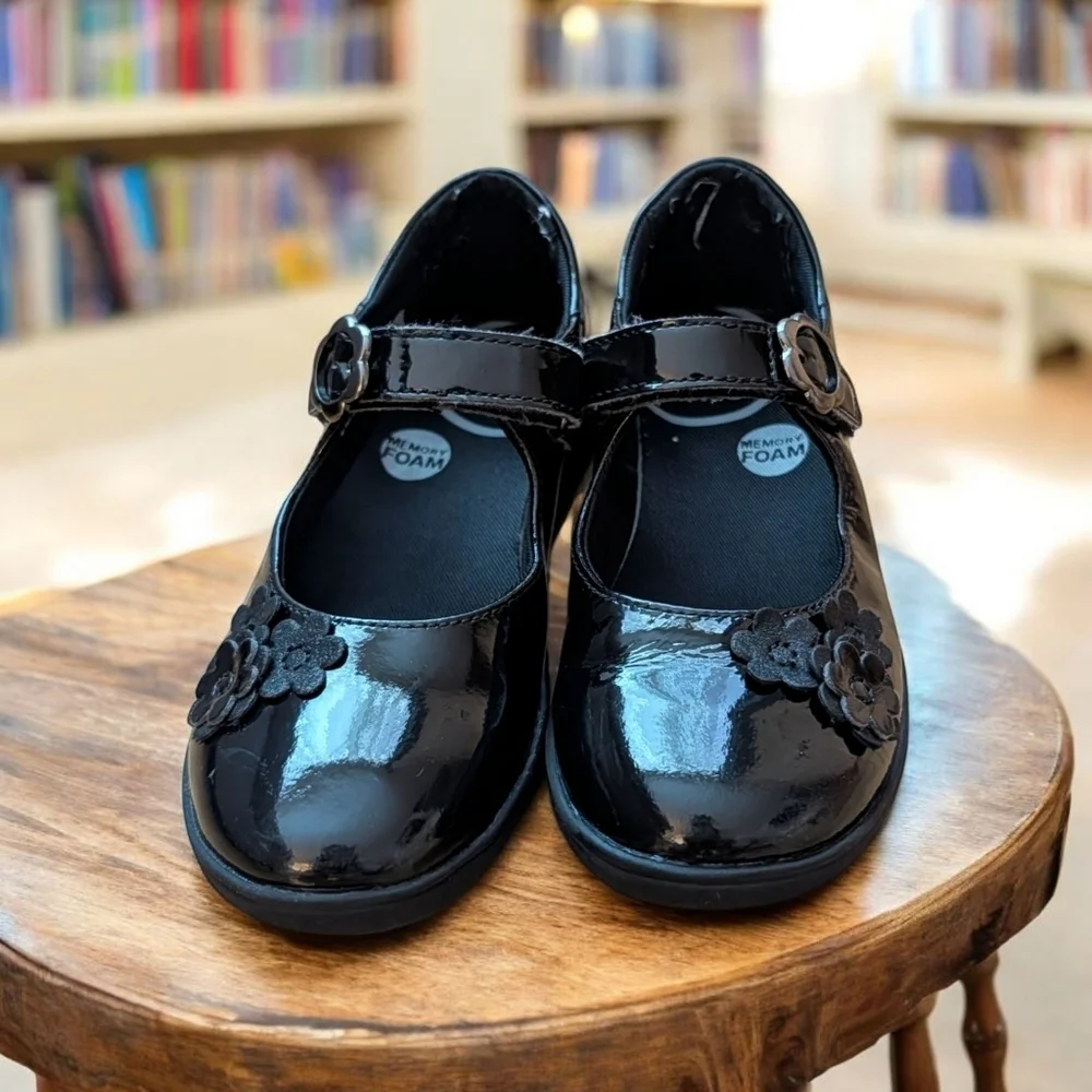 Stride Rite Girls Black Patent Dress Shoes with Floral Accent Size 13.5